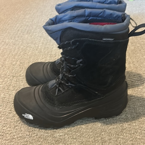 VGUC North Face Boots - Picture 2 of 4